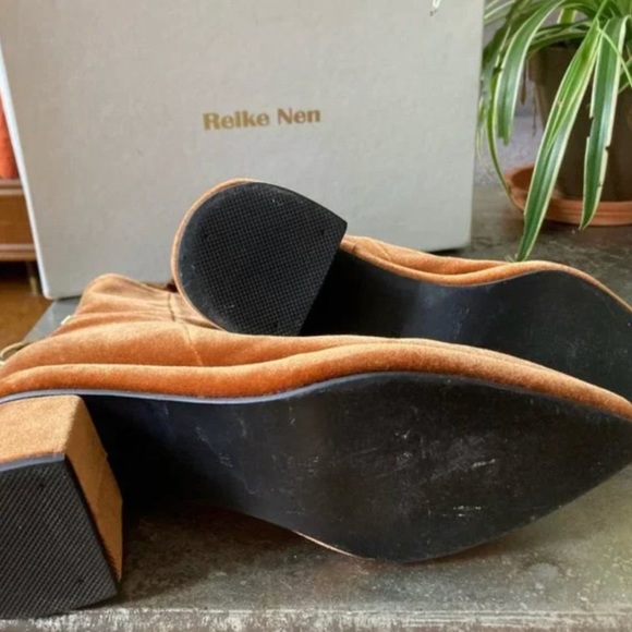 Reike Nen crushed velvet boots - Picture 2 of 3